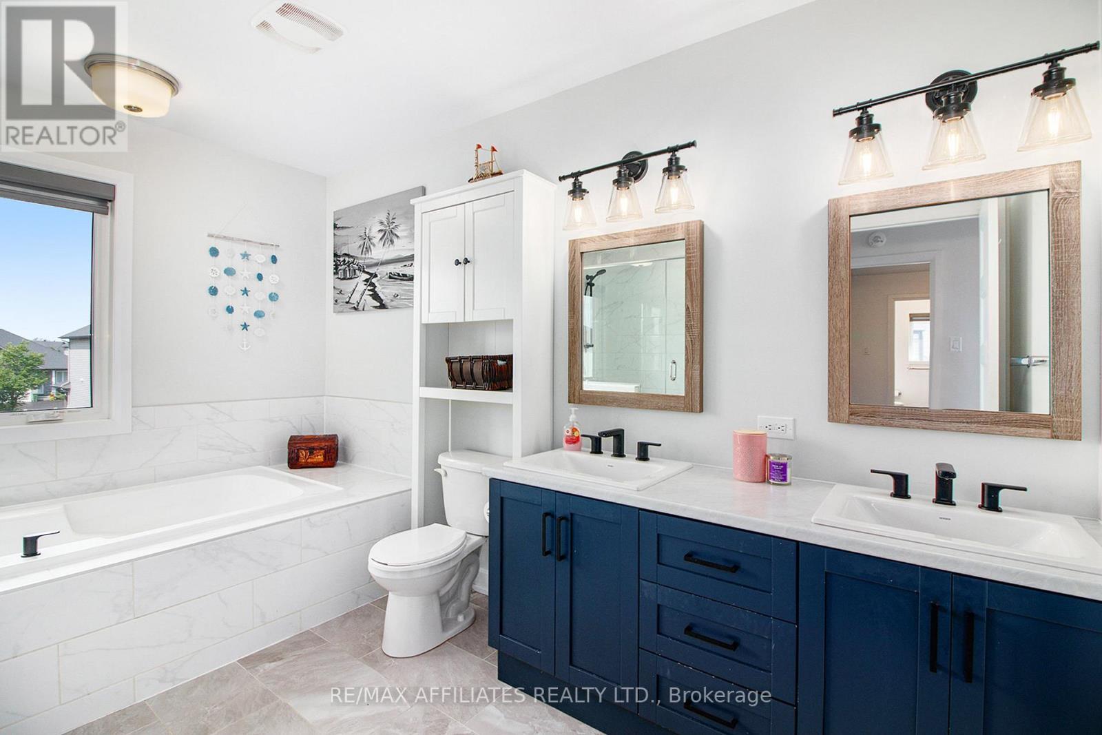 129 Lyon Street, Russell, ON - Indoor Photo Showing Bathroom