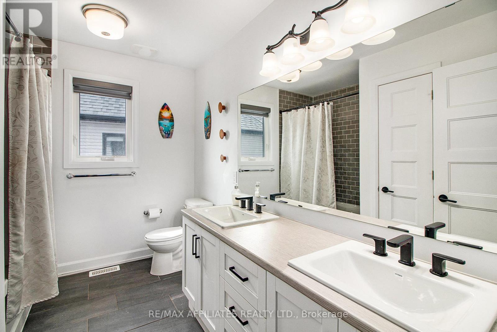 129 Lyon Street, Russell, ON - Indoor Photo Showing Bathroom