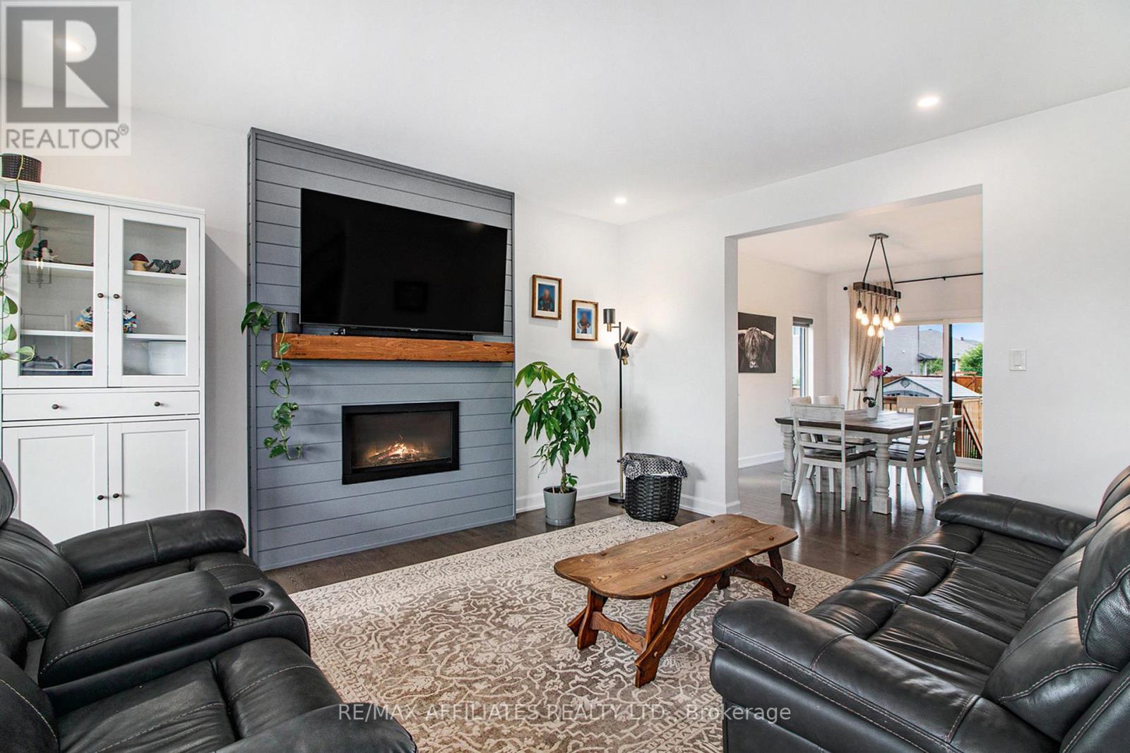 129 Lyon Street, Russell, ON - Indoor Photo Showing Living Room With Fireplace