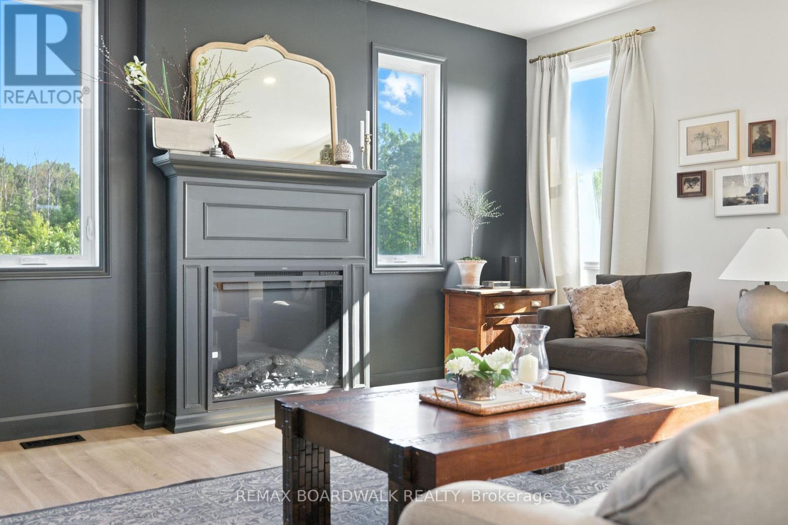 1606 Pittston Road, Edwardsburgh/Cardinal, ON - Indoor Photo Showing Living Room