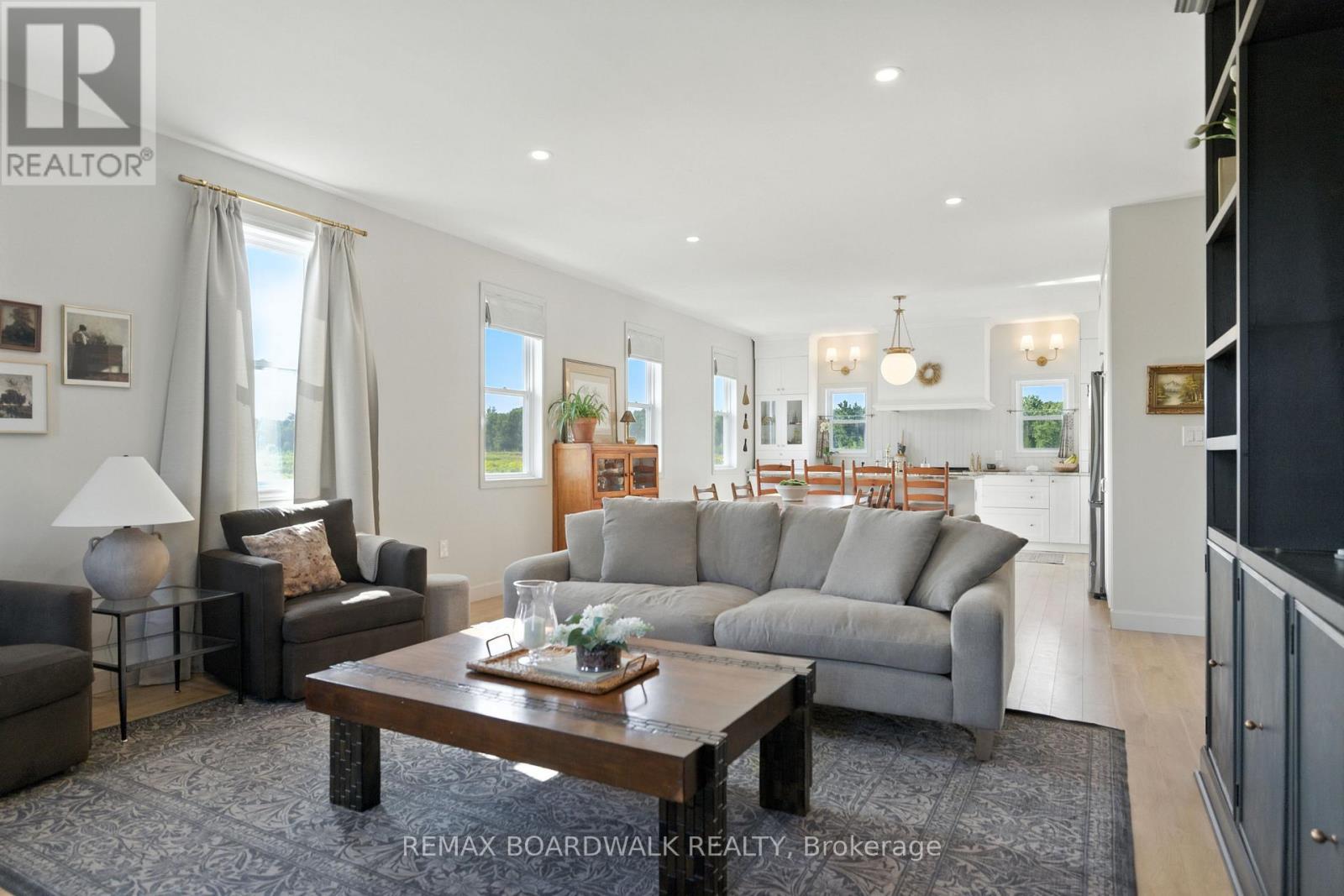 1606 Pittston Road, Edwardsburgh/Cardinal, ON - Indoor Photo Showing Living Room