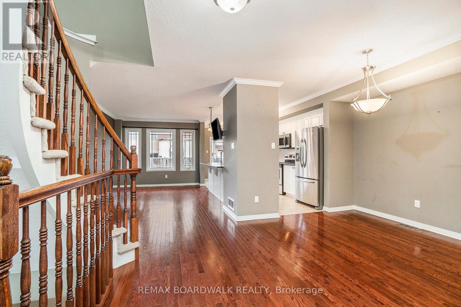 714 Regiment Avenue, Ottawa, ON - Indoor Photo Showing Other Room