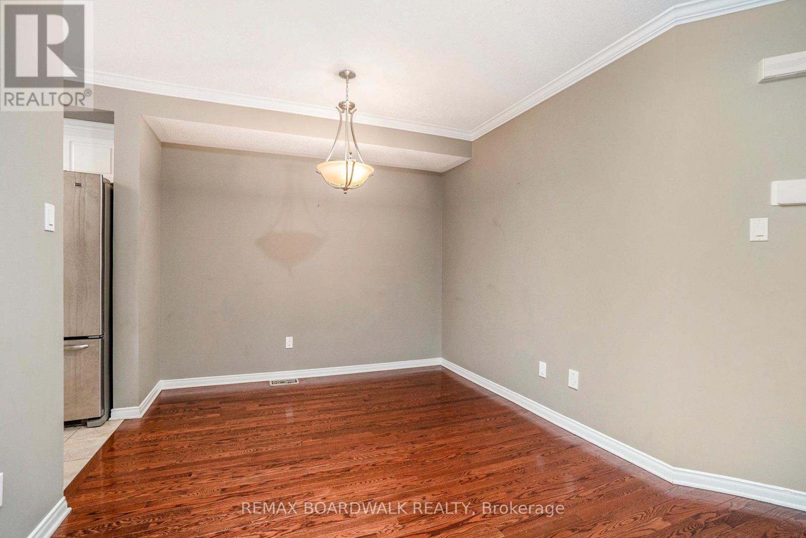 714 Regiment Avenue, Ottawa, ON - Indoor Photo Showing Other Room