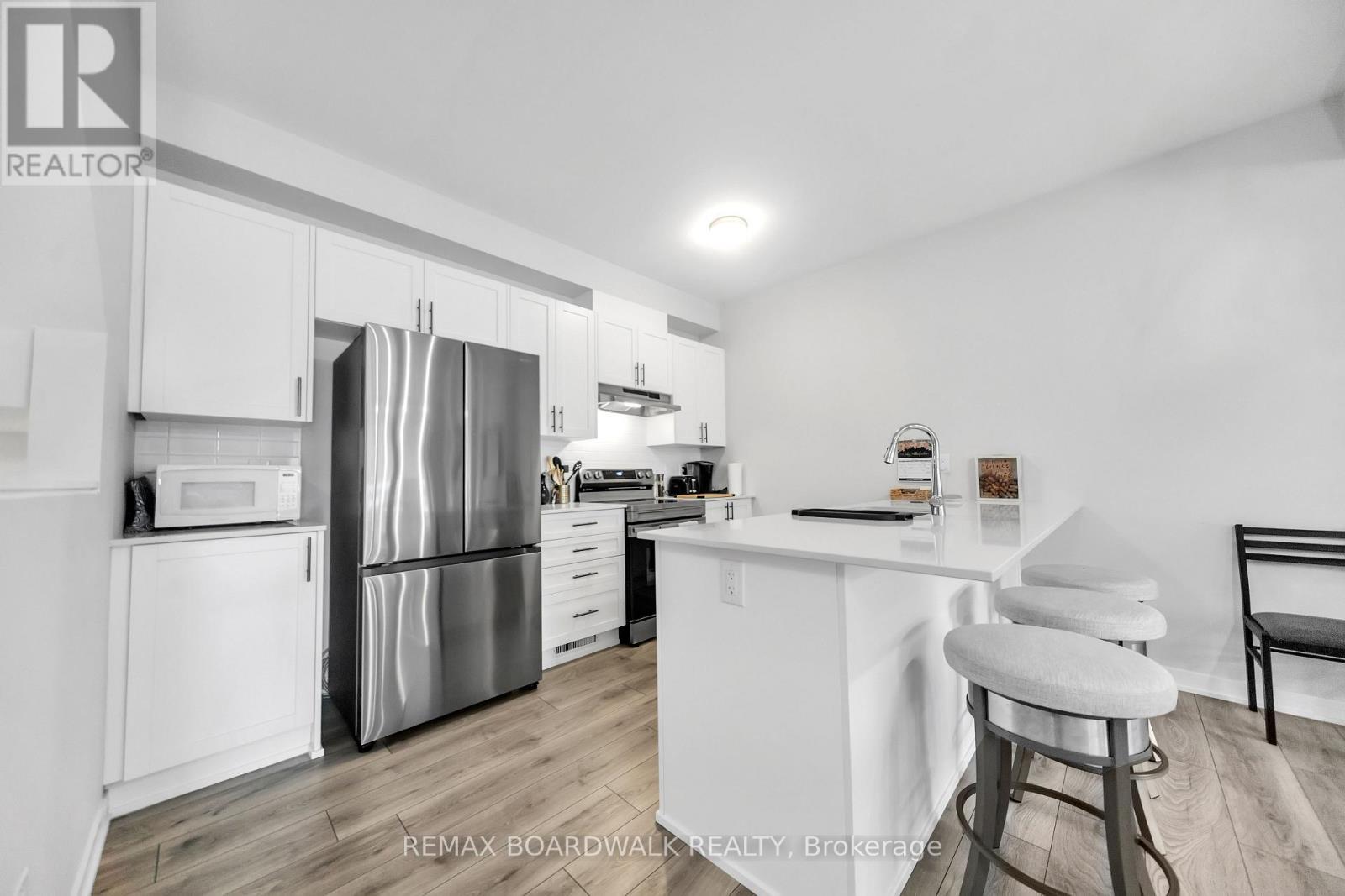189 Beebalm Crescent, Ottawa, ON - Indoor Photo Showing Kitchen With Stainless Steel Kitchen