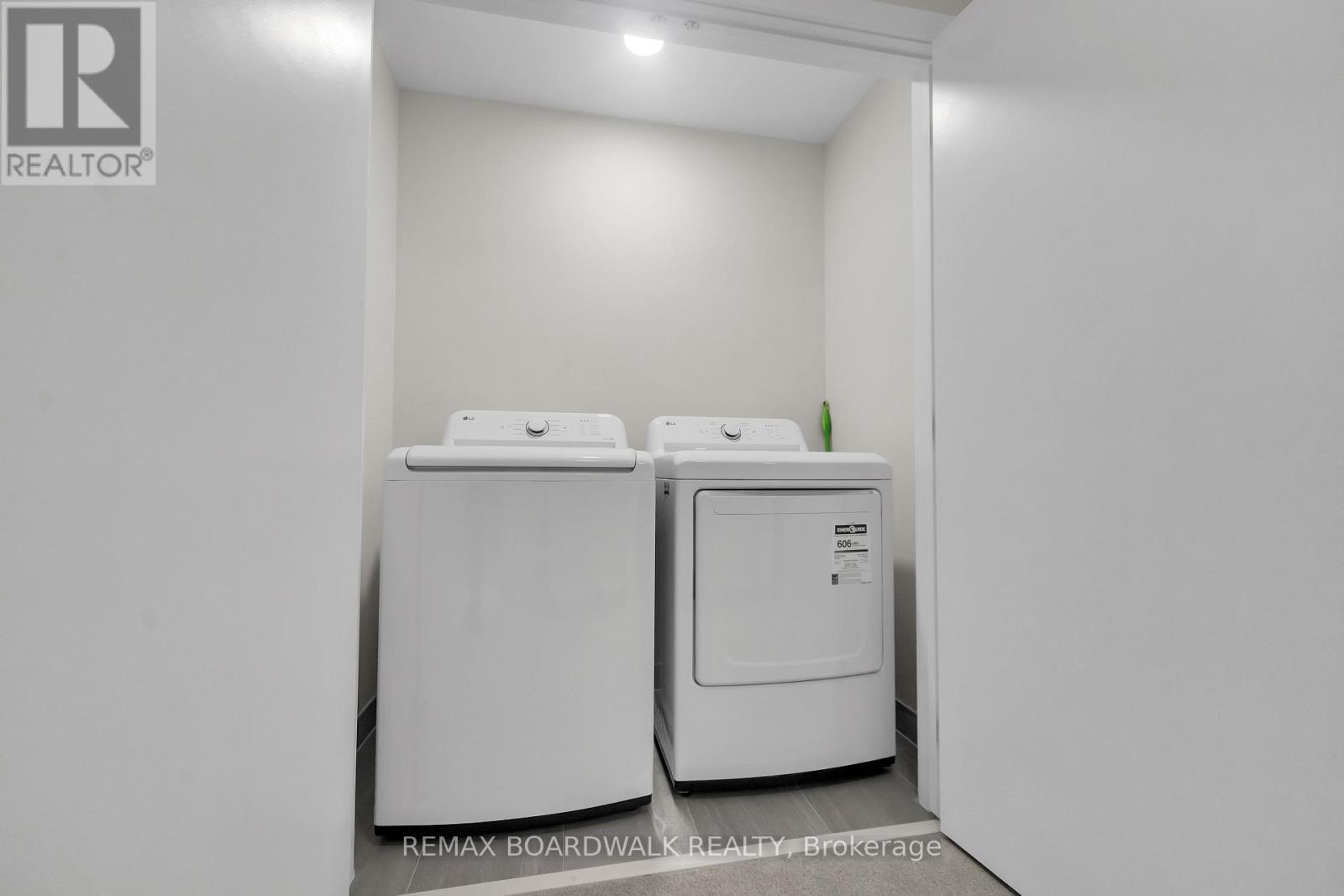 189 Beebalm Crescent, Ottawa, ON - Indoor Photo Showing Laundry Room