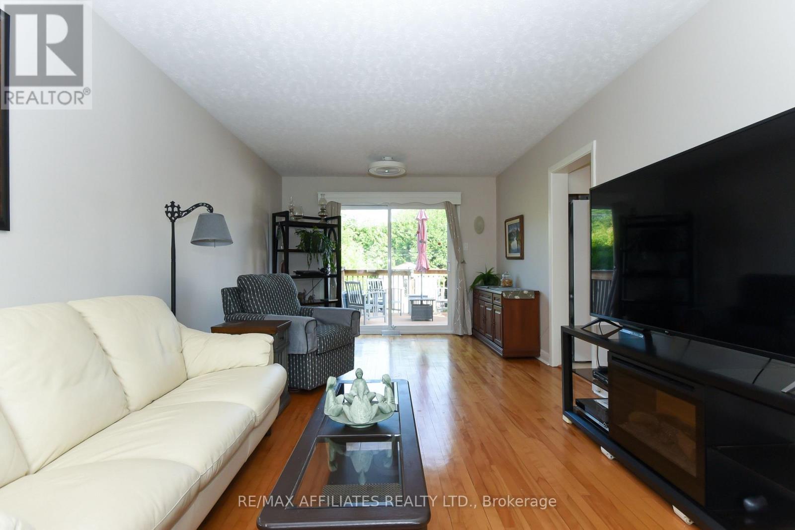 323 Fullerton Avenue, Ottawa, ON - Indoor Photo Showing Living Room
