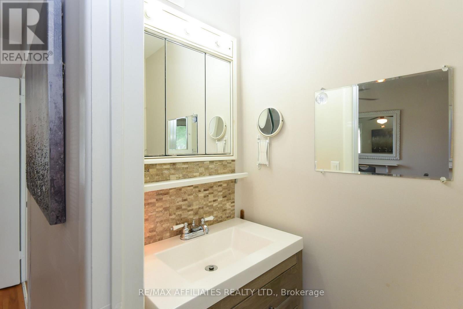 323 Fullerton Avenue, Ottawa, ON - Indoor Photo Showing Bathroom