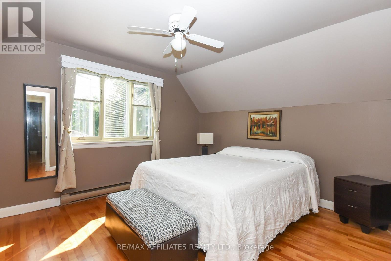 323 Fullerton Avenue, Ottawa, ON - Indoor Photo Showing Bedroom