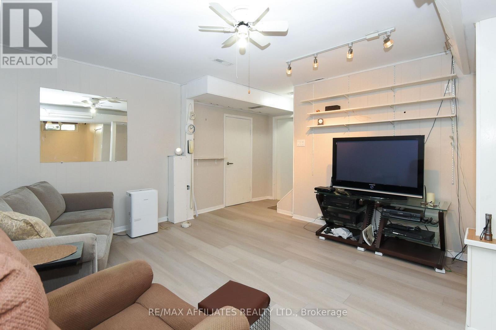 323 Fullerton Avenue, Ottawa, ON - Indoor Photo Showing Living Room