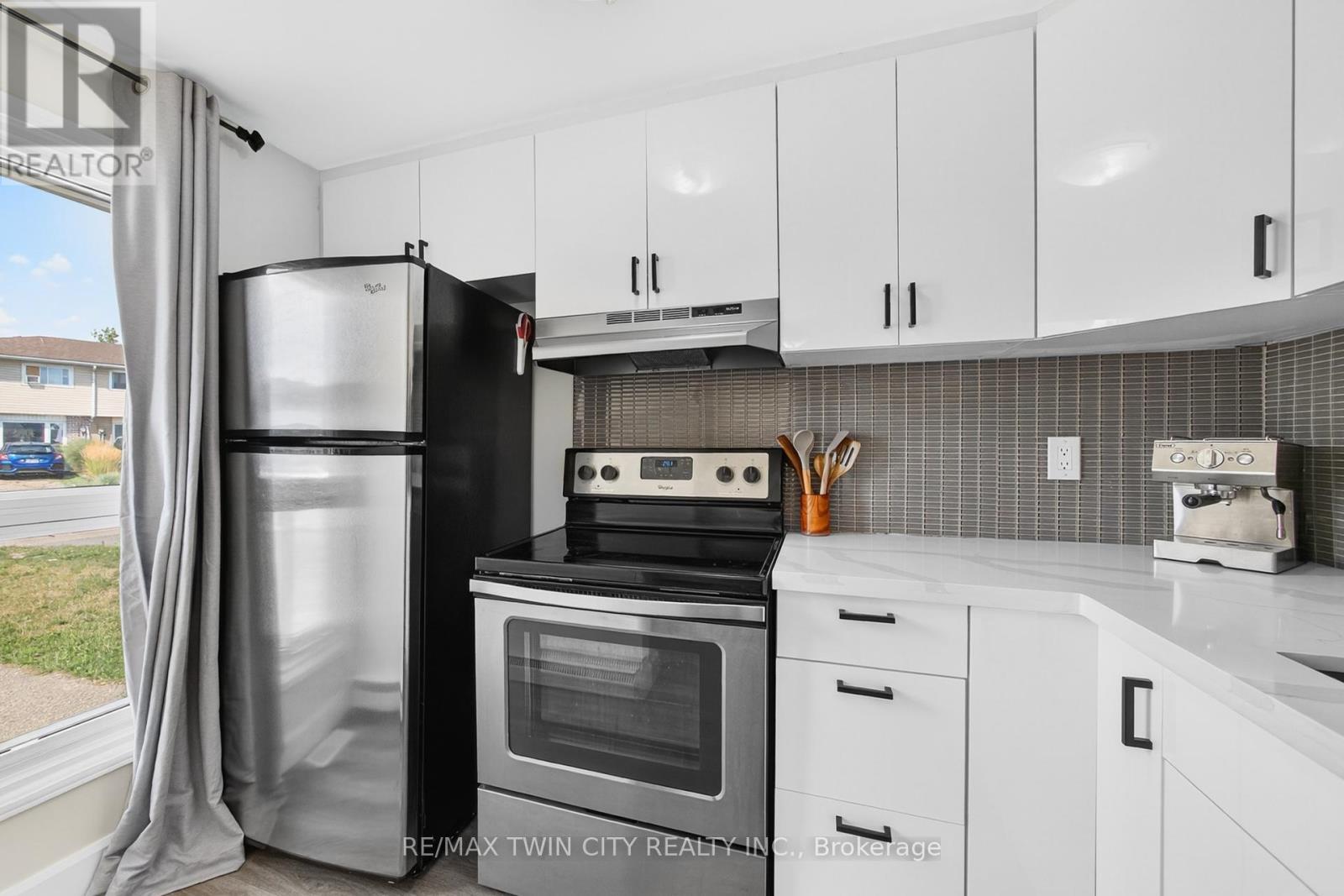 720 Parkview Crescent, Cambridge, ON - Indoor Photo Showing Kitchen