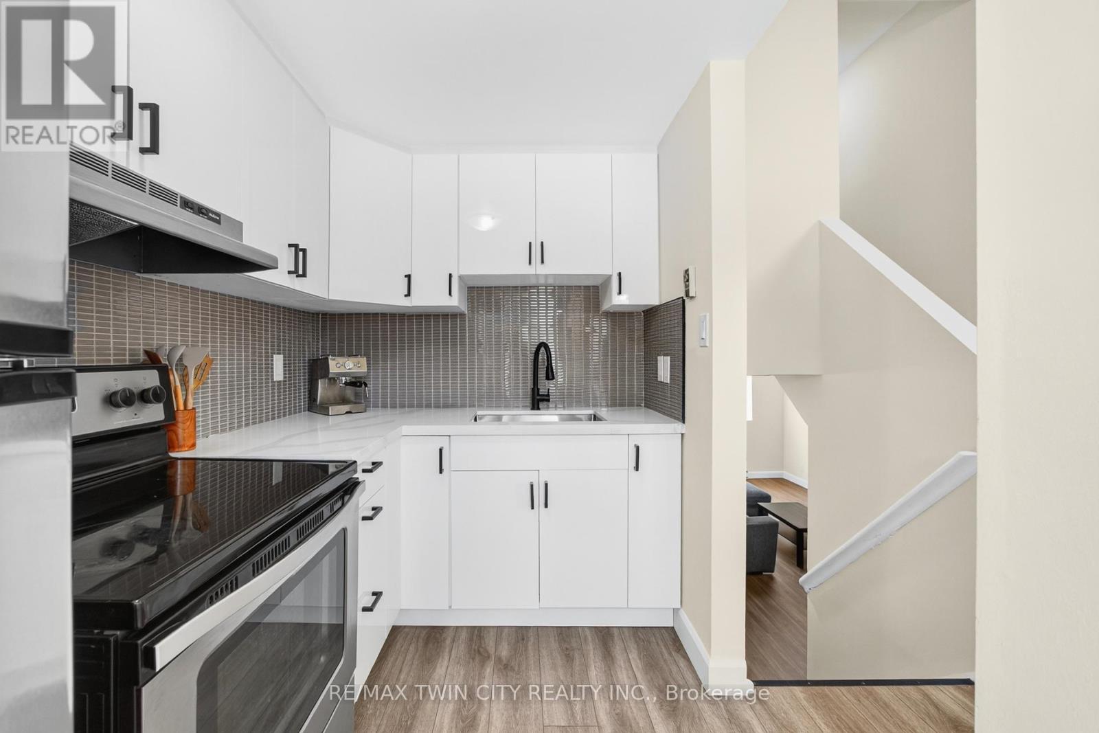 720 Parkview Crescent, Cambridge, ON - Indoor Photo Showing Kitchen