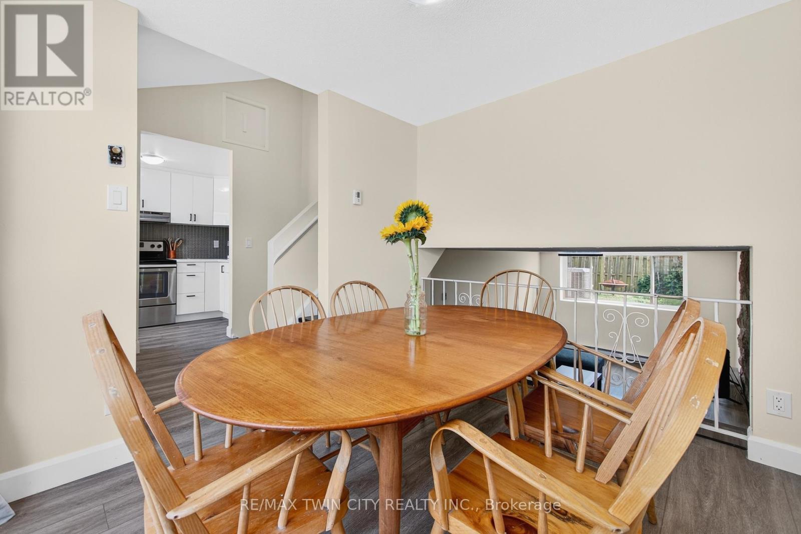 720 Parkview Crescent, Cambridge, ON - Indoor Photo Showing Dining Room