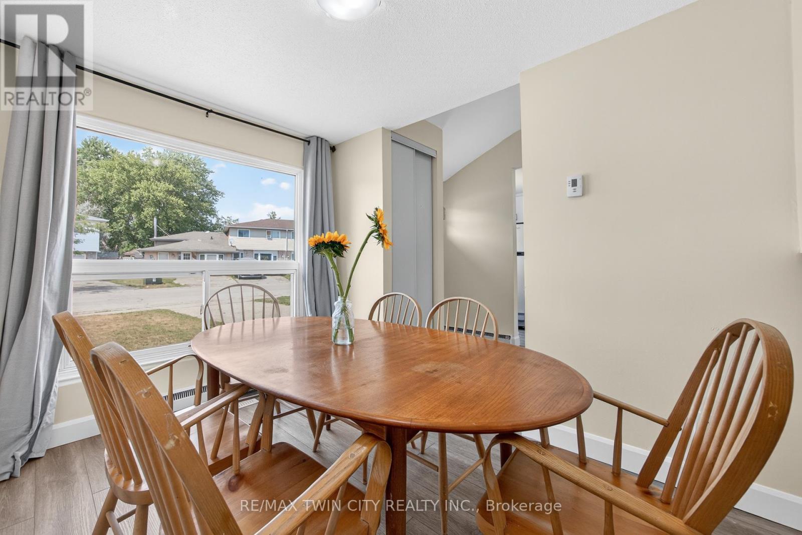 720 Parkview Crescent, Cambridge, ON - Indoor Photo Showing Dining Room