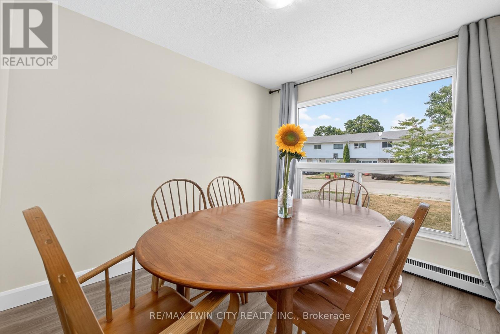 720 Parkview Crescent, Cambridge, ON - Indoor Photo Showing Dining Room