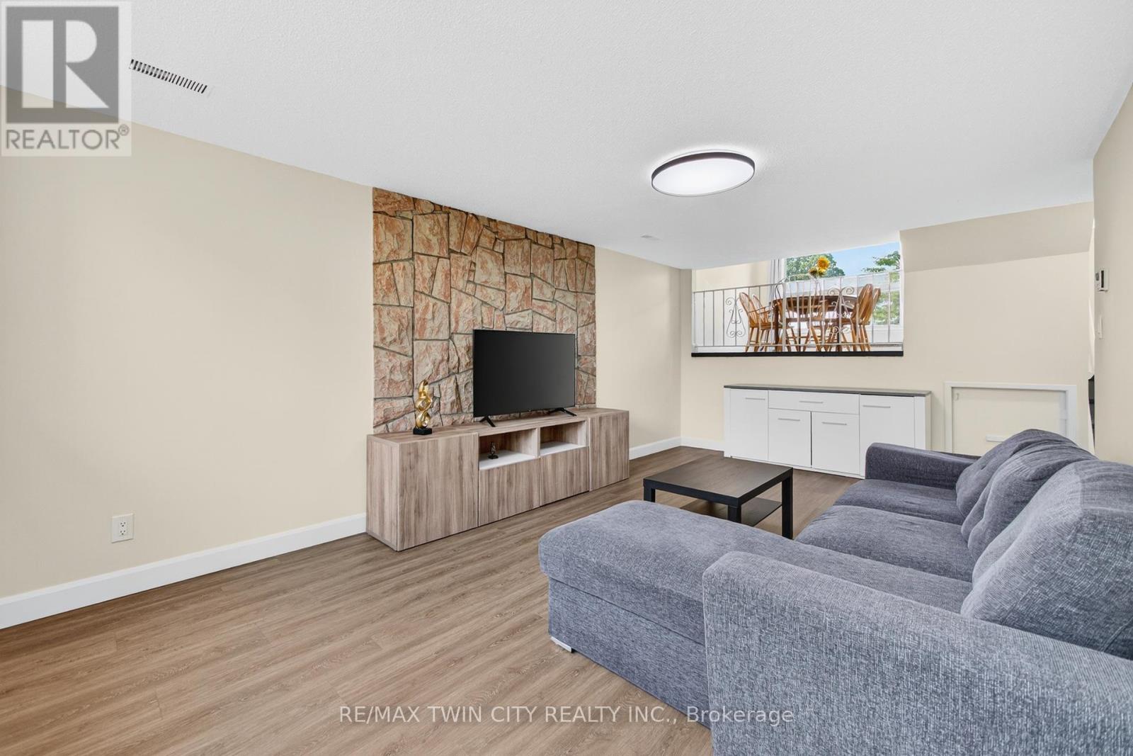 720 Parkview Crescent, Cambridge, ON - Indoor Photo Showing Living Room
