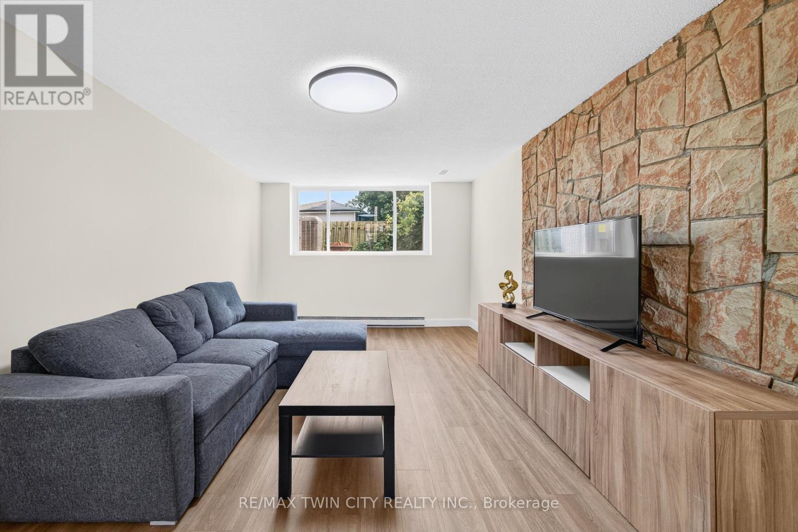 720 Parkview Crescent, Cambridge, ON - Indoor Photo Showing Living Room