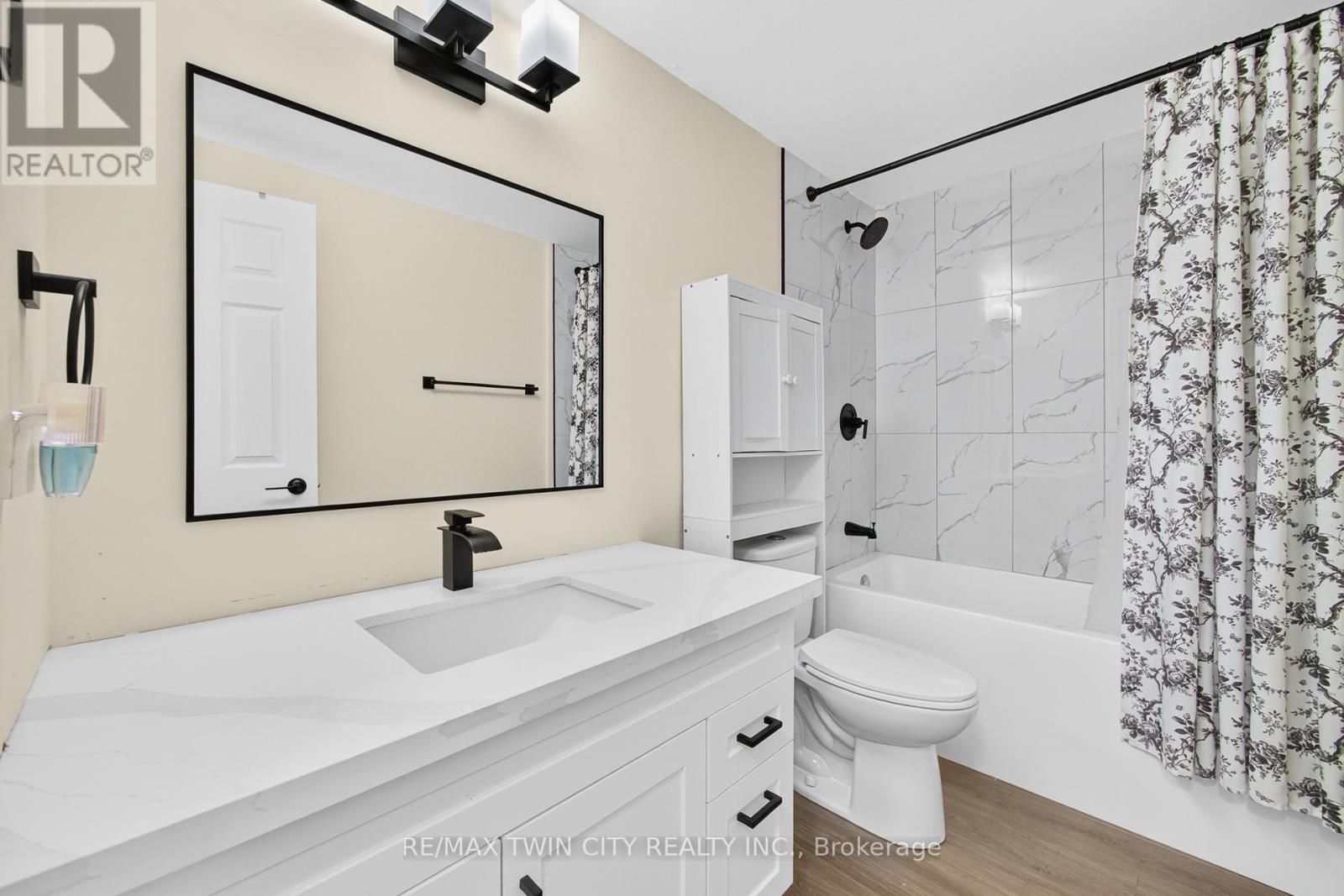 720 Parkview Crescent, Cambridge, ON - Indoor Photo Showing Bathroom