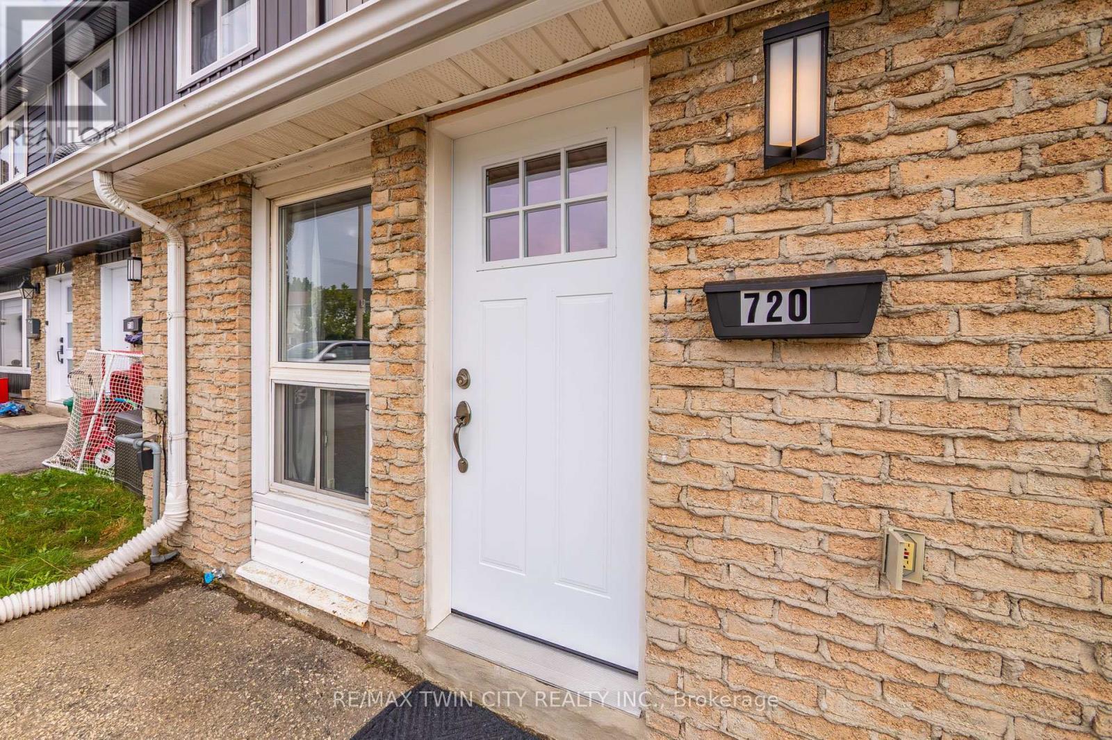 720 Parkview Crescent, Cambridge, ON - Outdoor With Exterior