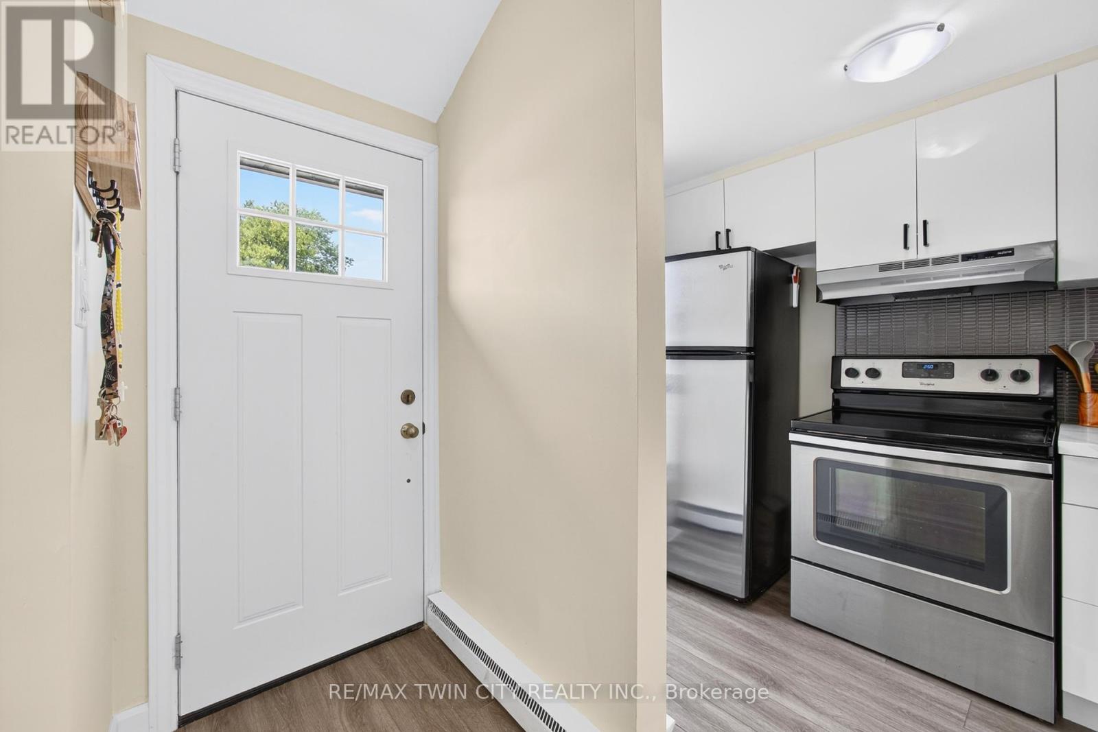 720 Parkview Crescent, Cambridge, ON - Indoor Photo Showing Kitchen