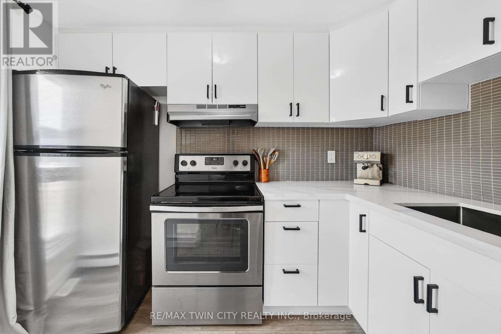 720 Parkview Crescent, Cambridge, ON - Indoor Photo Showing Kitchen