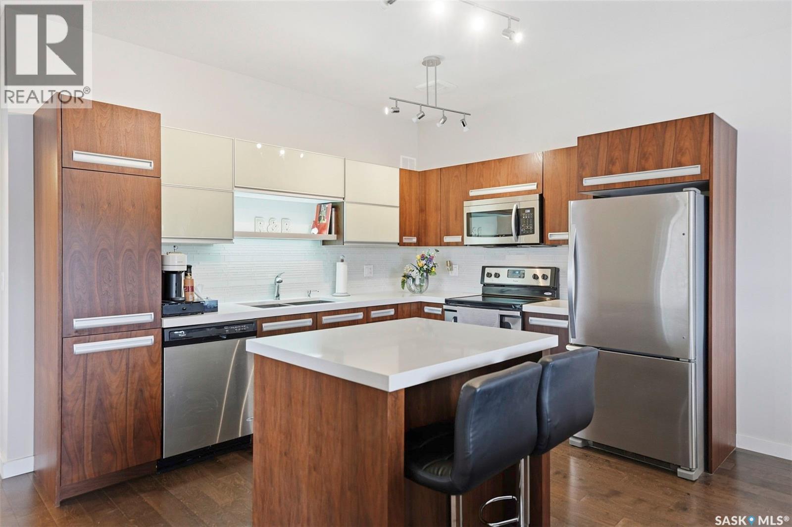 103 1120 Hampton Circle, Saskatoon, SK - Indoor Photo Showing Kitchen With Upgraded Kitchen