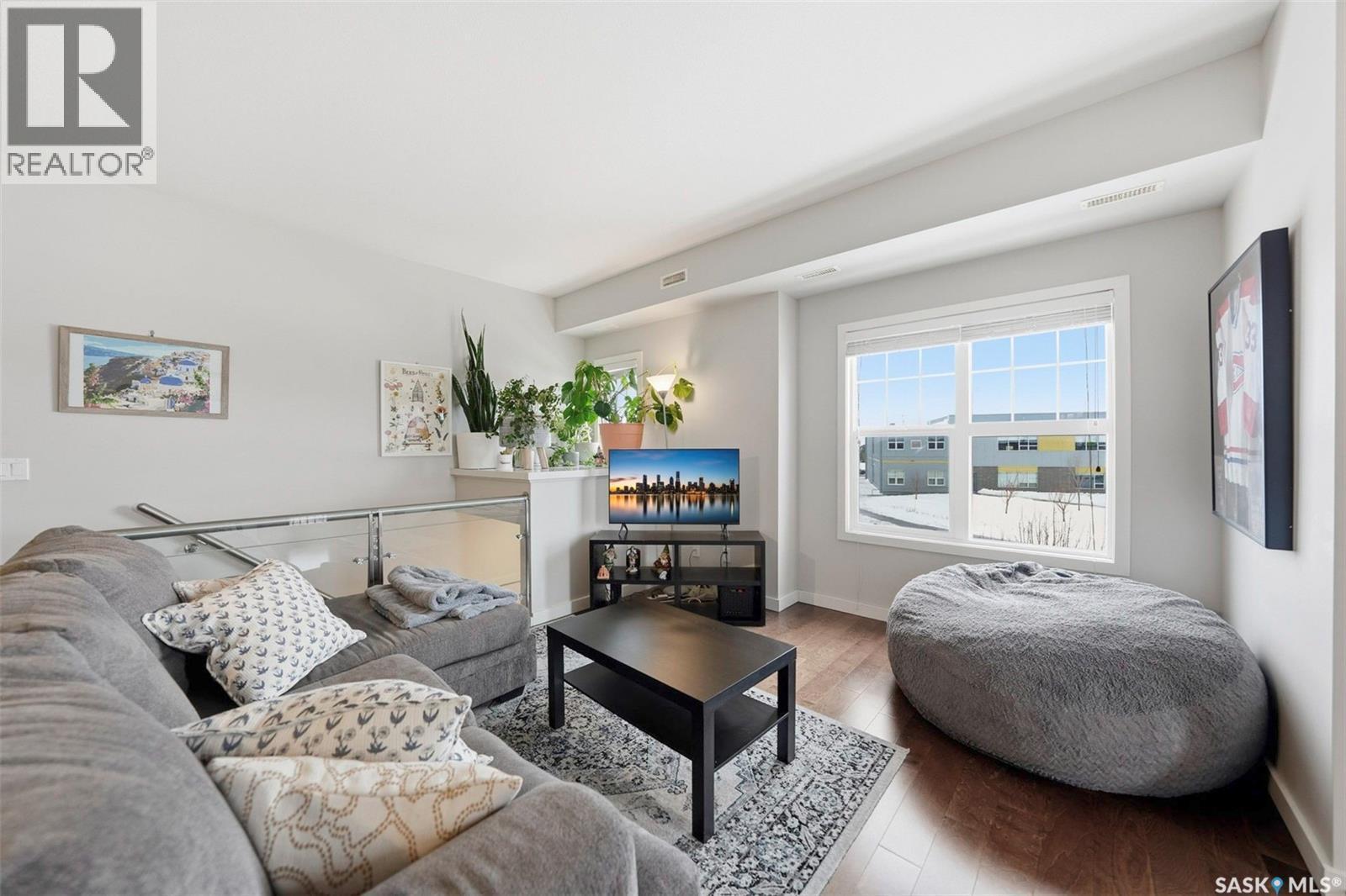 103 1120 Hampton Circle, Saskatoon, SK - Indoor Photo Showing Living Room