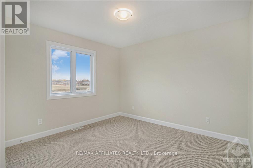 1219 Montblanc Crescent, Russell, ON - Indoor Photo Showing Other Room
