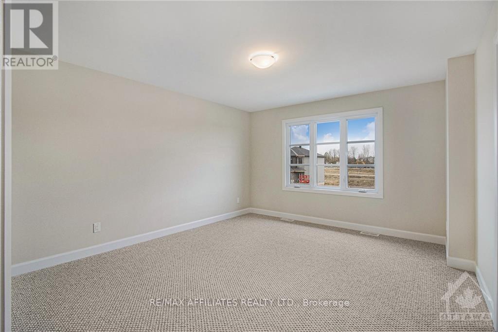 1219 Montblanc Crescent, Russell, ON - Indoor Photo Showing Other Room