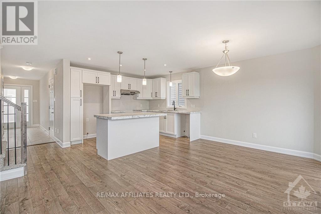 1219 Montblanc Crescent, Russell, ON - Indoor Photo Showing Kitchen With Upgraded Kitchen