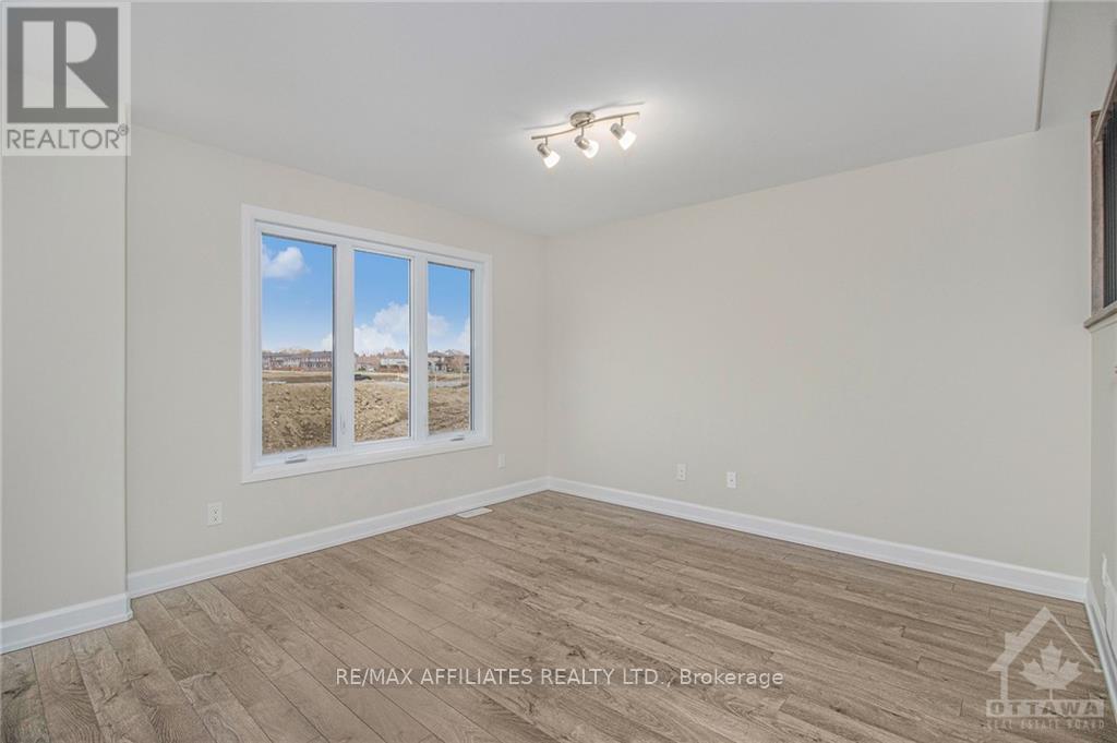 1219 Montblanc Crescent, Russell, ON - Indoor Photo Showing Other Room