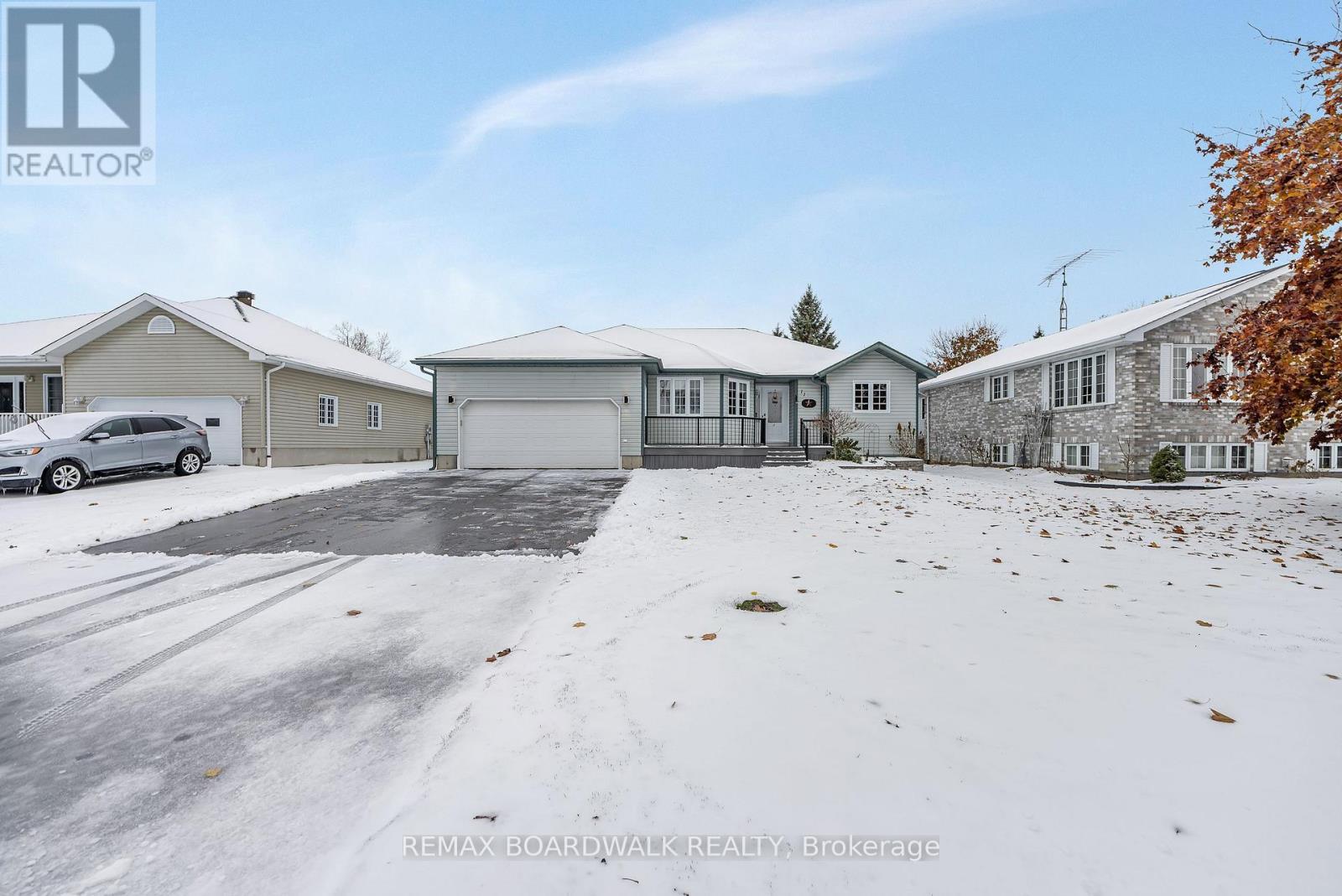 11 Grove Street, South Dundas, ON - Outdoor