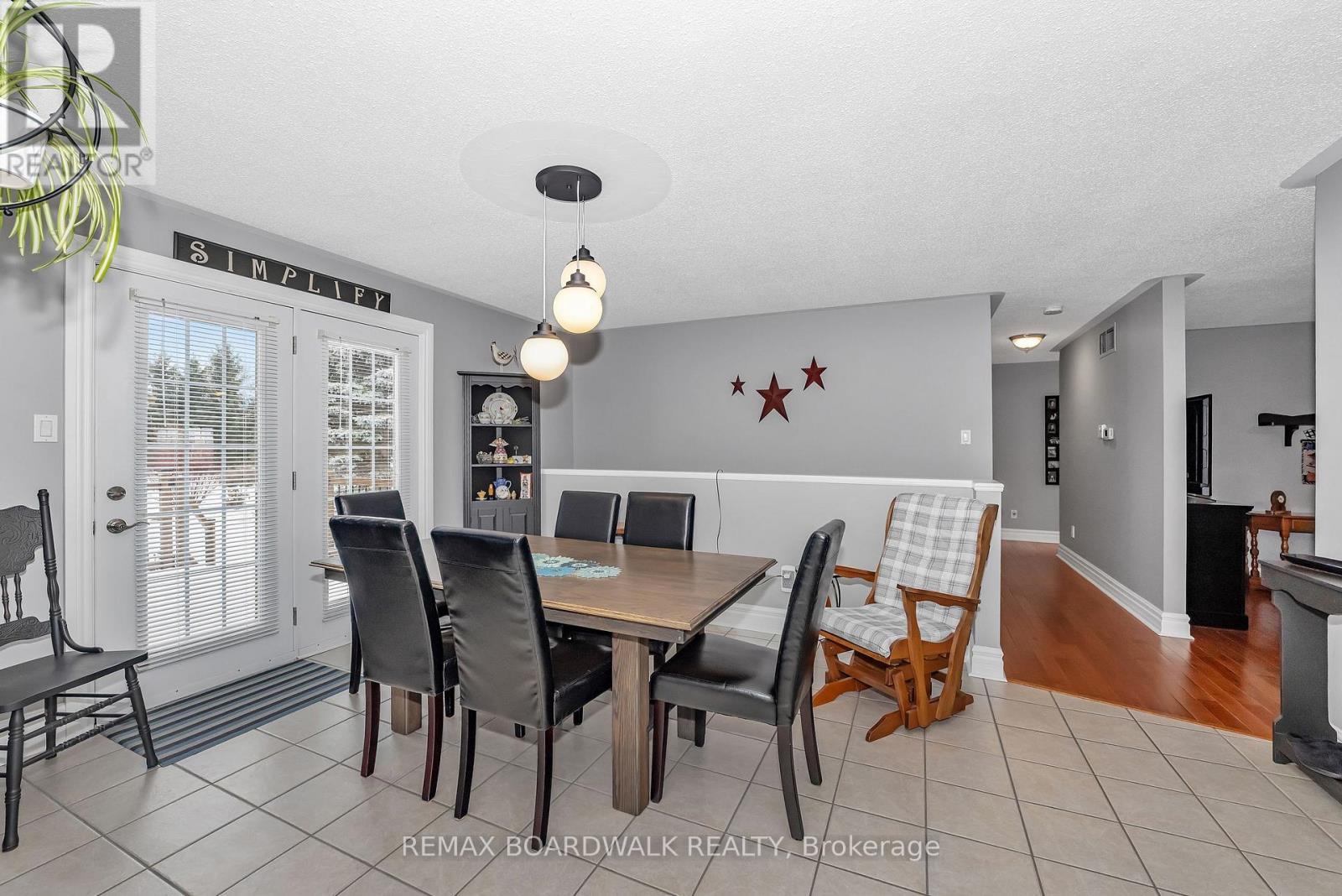 11 Grove Street, South Dundas, ON - Indoor Photo Showing Dining Room