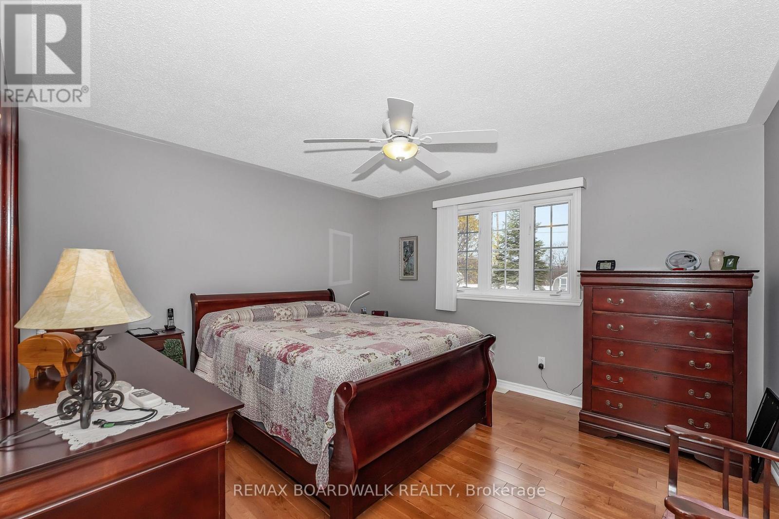 11 Grove Street, South Dundas, ON - Indoor Photo Showing Bedroom