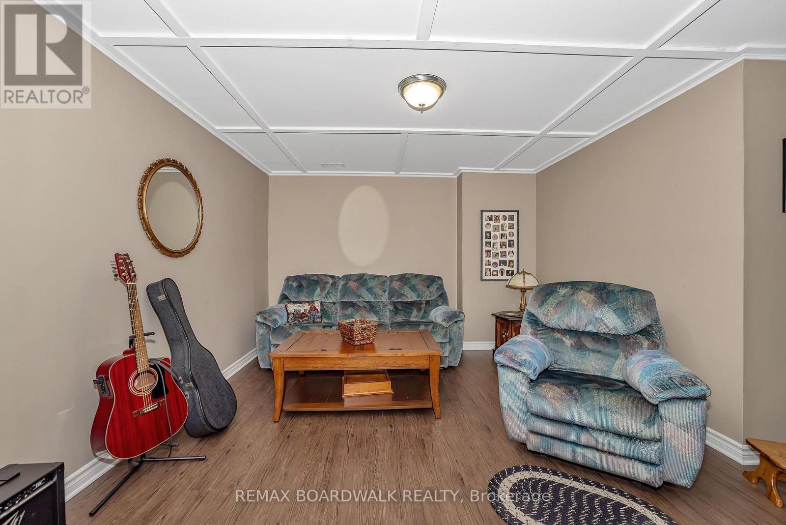 11 Grove Street, South Dundas, ON - Indoor