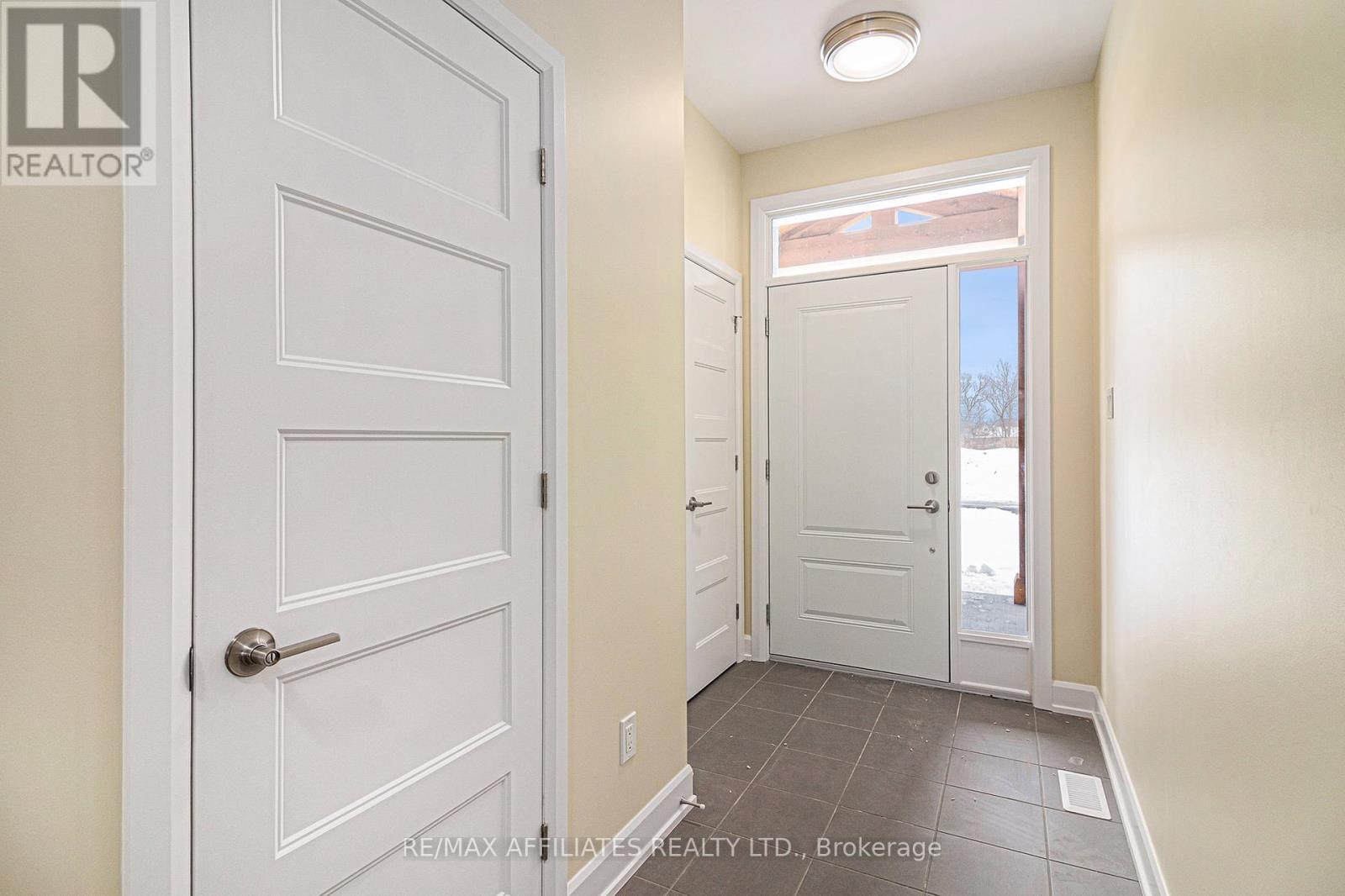 363 Voyageur Place, Russell, ON - Indoor Photo Showing Other Room