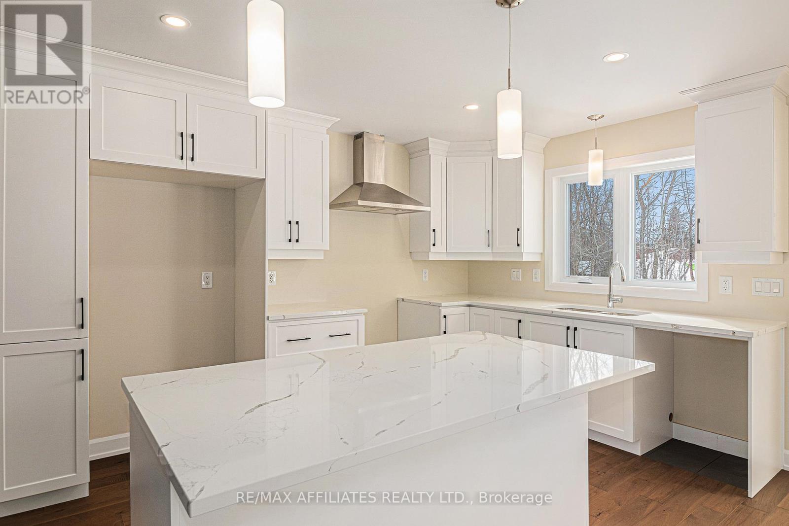 363 Voyageur Place, Russell, ON - Indoor Photo Showing Kitchen