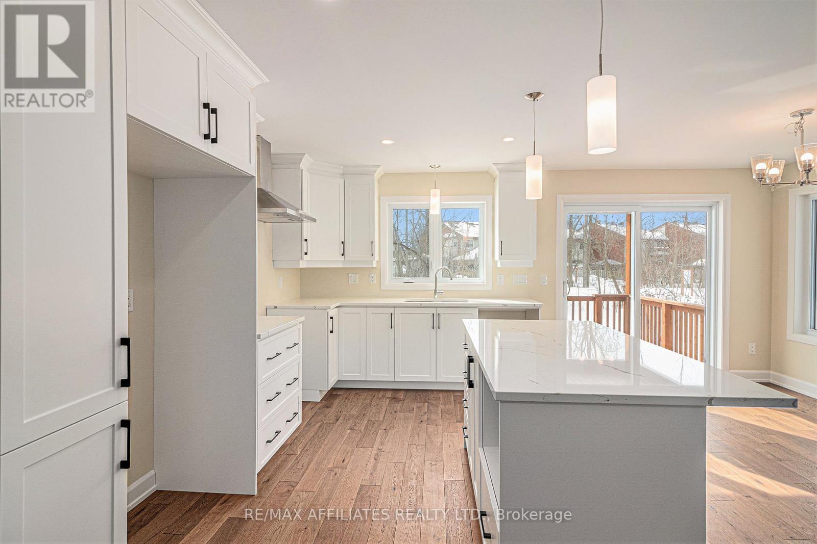 363 Voyageur Place, Russell, ON - Indoor Photo Showing Kitchen