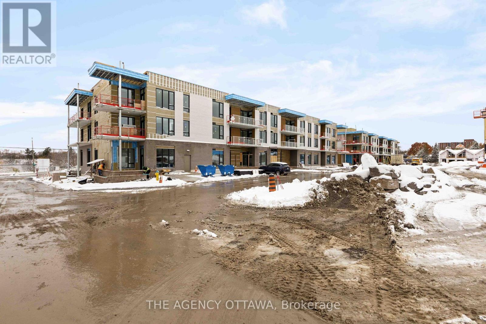 101 - 3071 Riverside Drive, Ottawa, ON - Outdoor