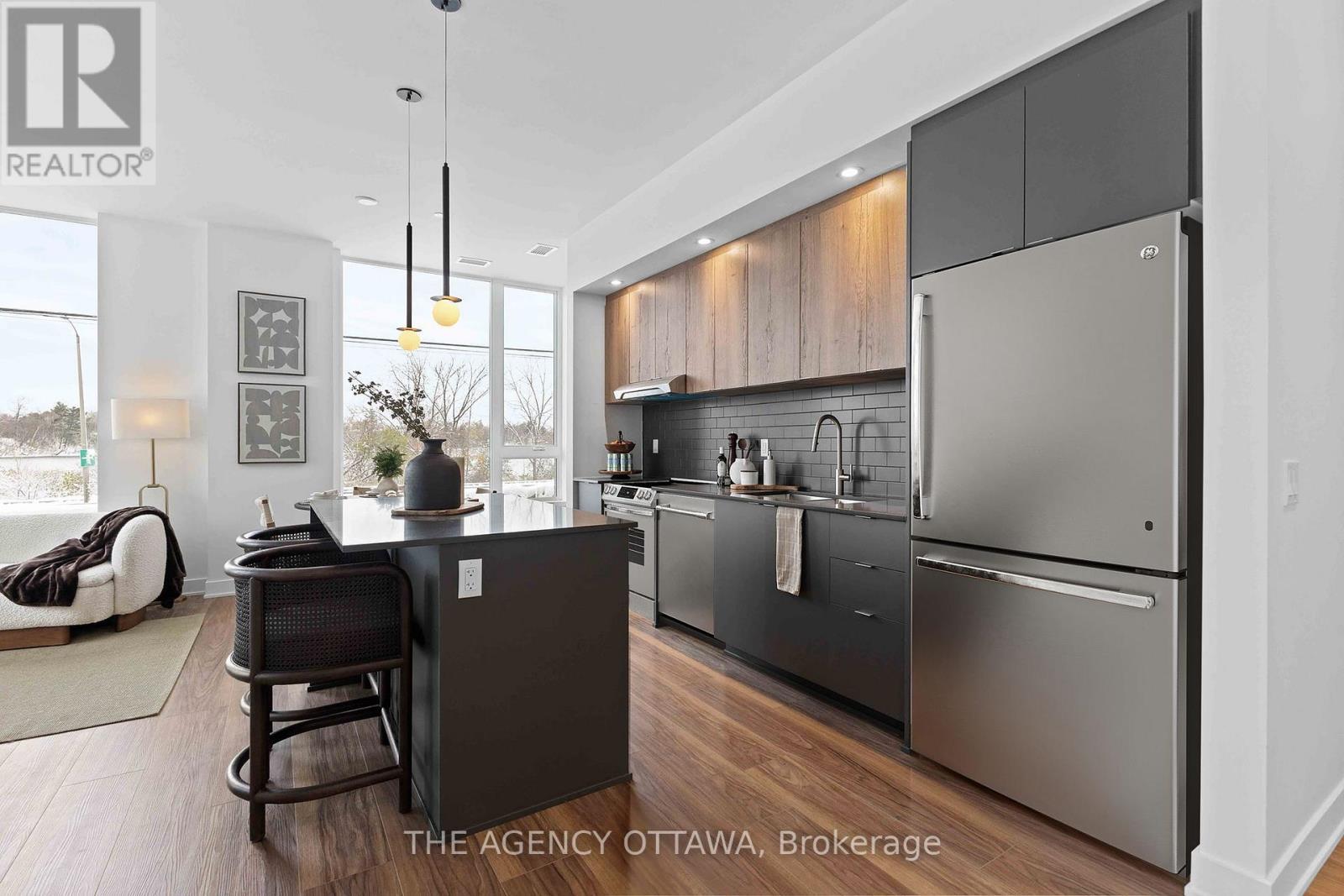 101 - 3071 Riverside Drive, Ottawa, ON - Indoor Photo Showing Kitchen