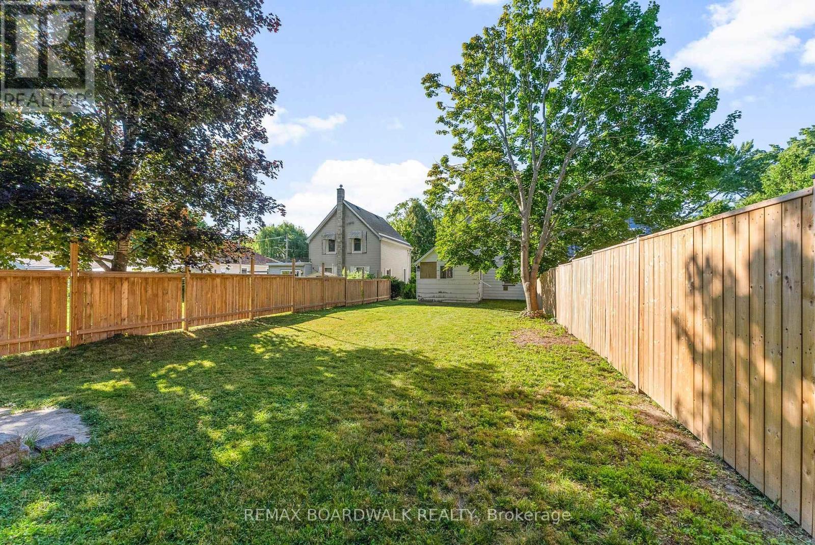 416 Dibble Street E, Prescott, ON - Outdoor With Backyard