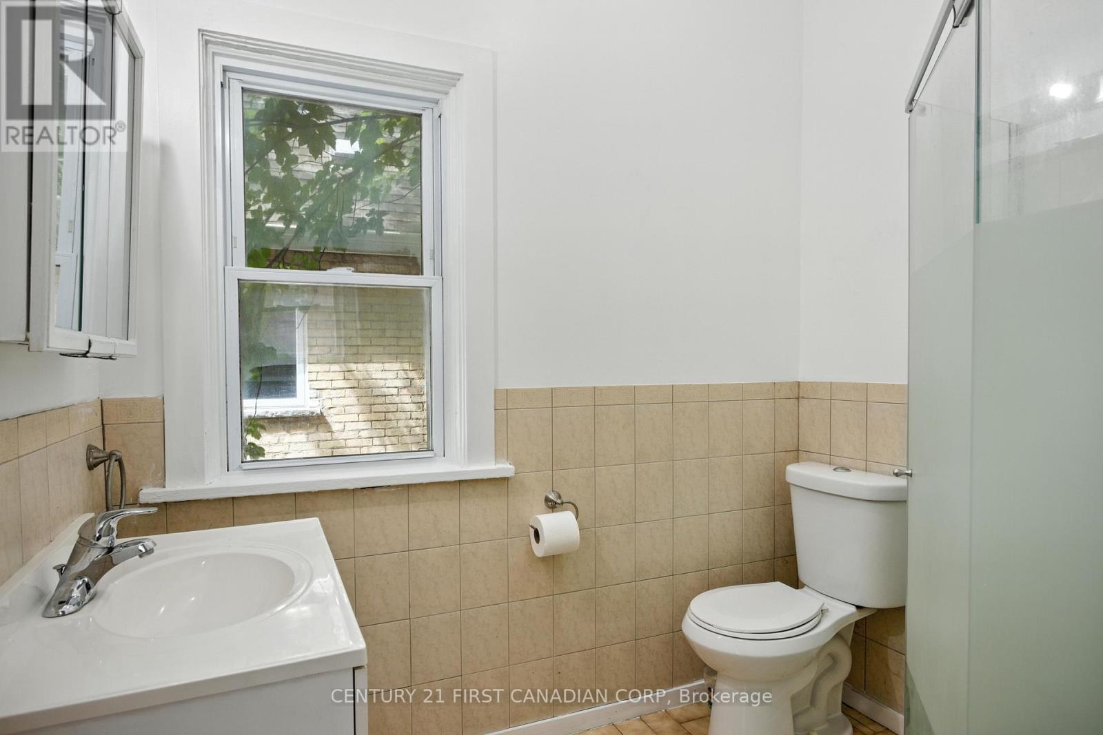111 Wharncliffe Road N, London North (North N), ON - Indoor Photo Showing Bathroom