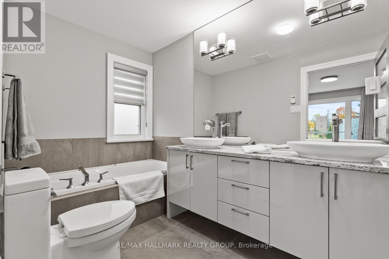 LUXURY 5-PIECE ENSUITE. - 217 Belford Crescent, Ottawa, ON - Indoor Photo Showing Bathroom