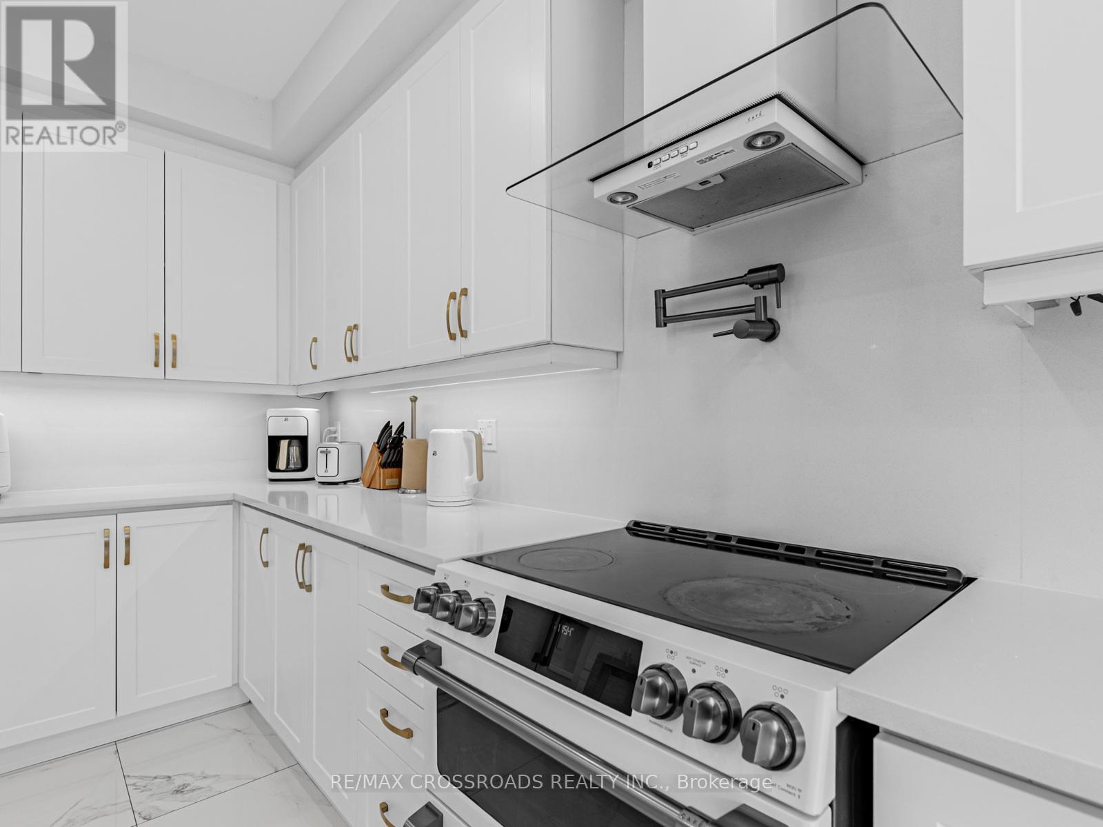 171 Busato Drive, Whitchurch-Stouffville, ON - Indoor Photo Showing Kitchen