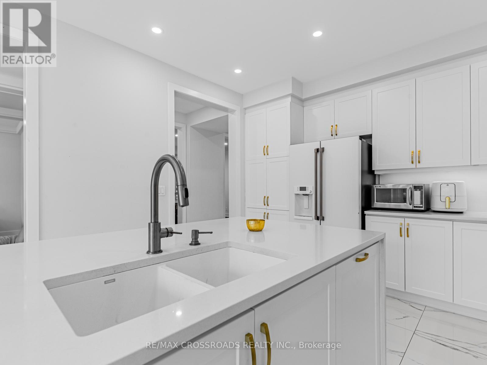 171 Busato Drive, Whitchurch-Stouffville, ON - Indoor Photo Showing Kitchen