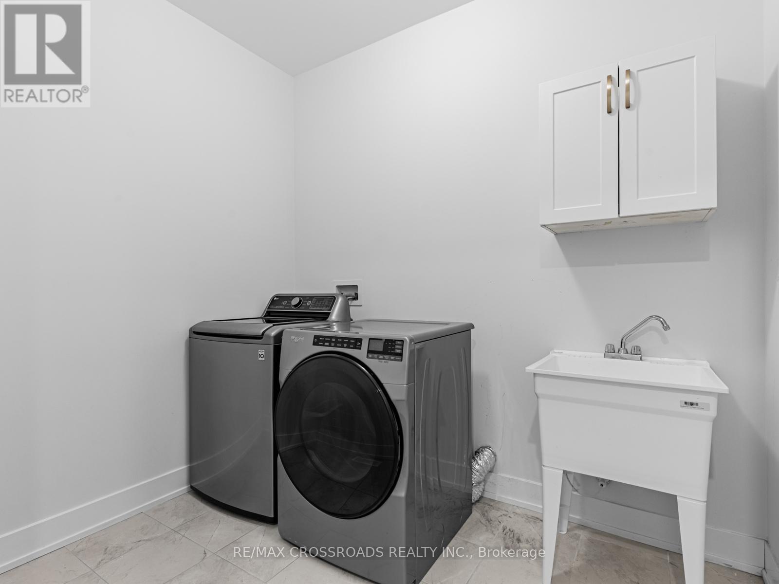 171 Busato Drive, Whitchurch-Stouffville, ON - Indoor Photo Showing Laundry Room