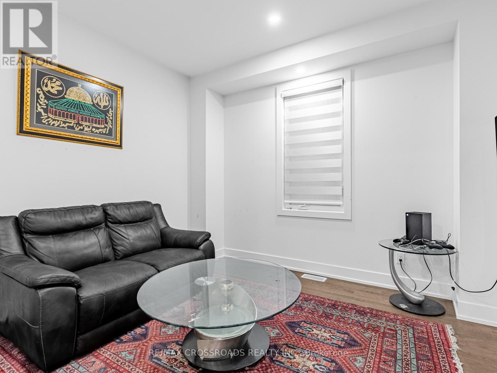 171 Busato Drive, Whitchurch-Stouffville, ON - Indoor Photo Showing Living Room