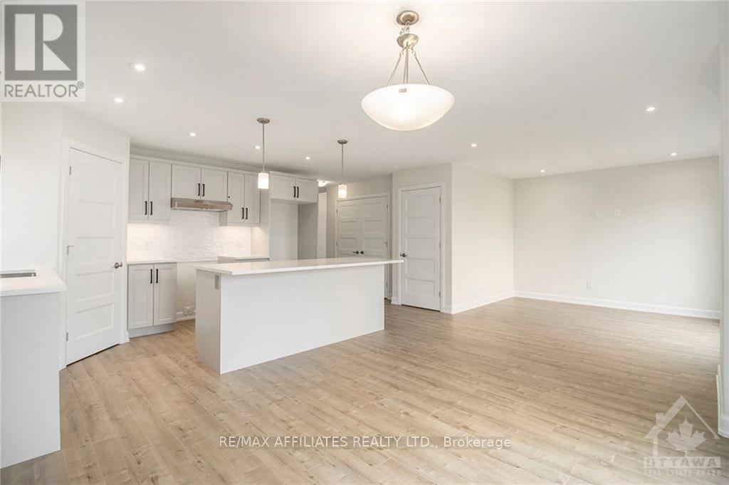 Lot 46 Falcon Lane, Russell, ON - Indoor Photo Showing Kitchen With Upgraded Kitchen