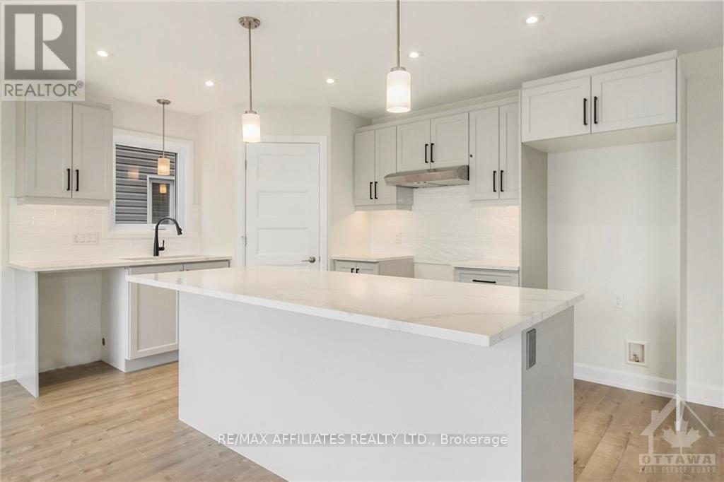 Lot 46 Falcon Lane, Russell, ON - Indoor Photo Showing Kitchen With Upgraded Kitchen
