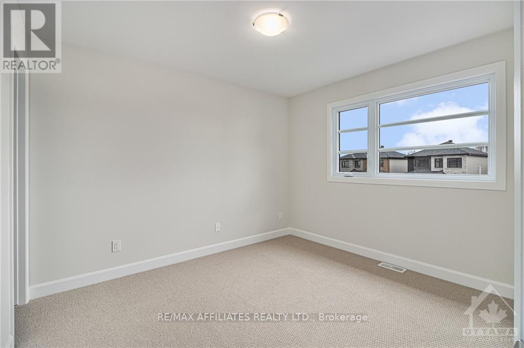 409 Falcon Lane, Russell, ON - Indoor Photo Showing Other Room