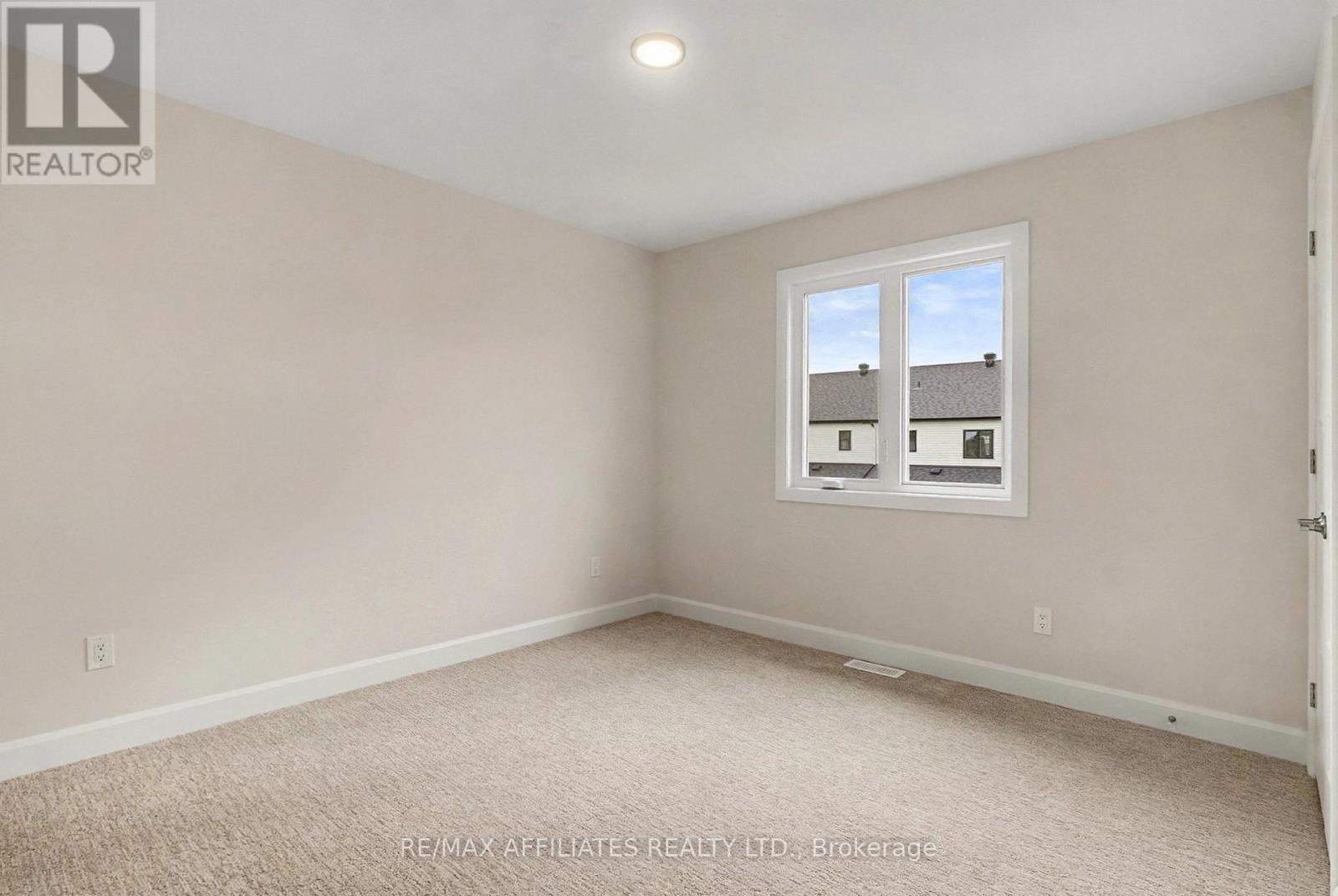 408 Falcon Lane, Russell, ON - Indoor Photo Showing Other Room